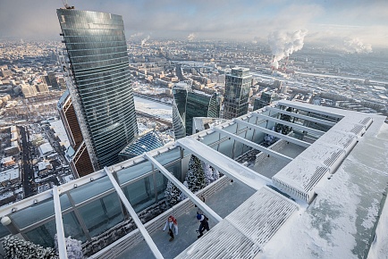 На крыше башни Москва Сити открылся каток